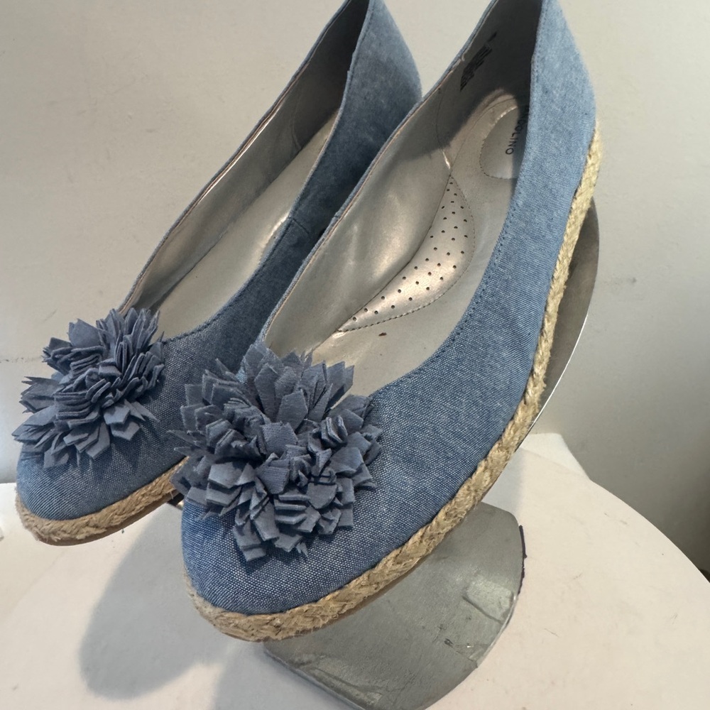 Bandolino Chambray Espadrille w/Flower Toe size 10 New